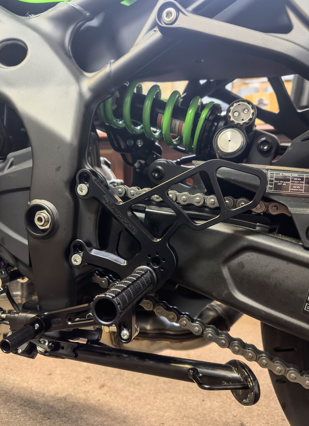 05-0137B Kawasaki ZX-4RR Complete Rearset-Woodcraft