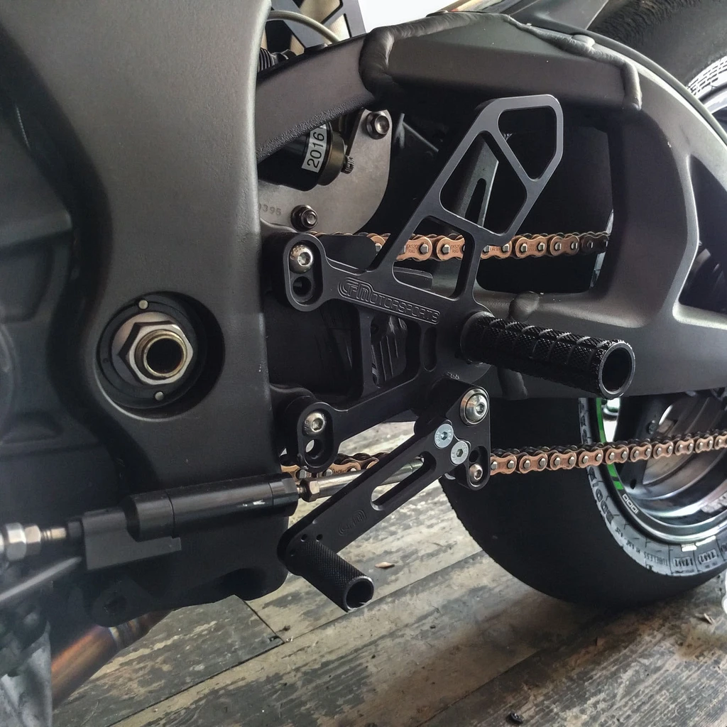 05-0171B Kawasaki Ninja ZX10 Complete Rearset Kit w/ Pedals - STD/GP Shift-Woodcraft